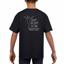 Afbeelding in Gallery-weergave laden, Zwart Love Gymnastics T-shirt keuze uit 7 logo's of je naam! UNISEX